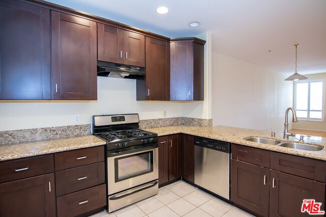 Building Photo - 333 Westminster Ave