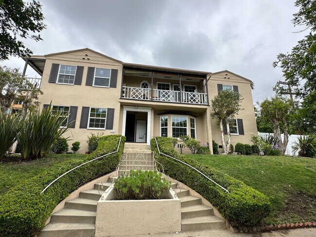 Building Photo - 3249 Rowena Ave