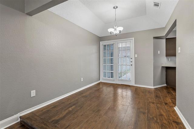 Building Photo - 822 Custer St