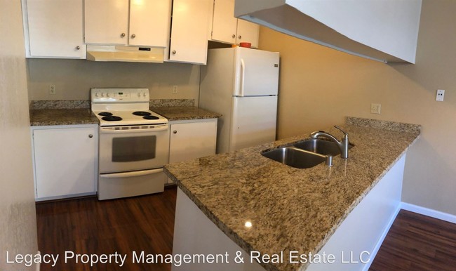 Foto del edificio - 6413 Meadow Pines Ave