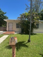 Building Photo - 5321 SW 67th Ave