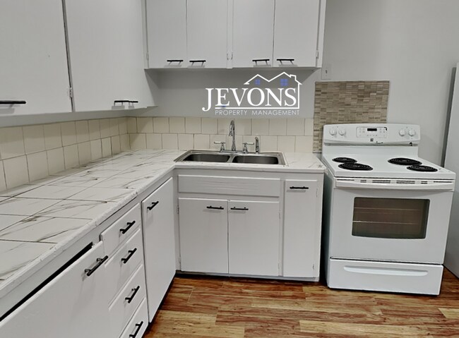 Foto del edificio - Charming 2-bedroom apartment just minutes from Pritchard Island Beach, with easy access to I-5