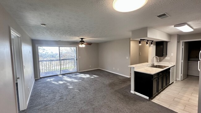 Building Photo - 8919 Eagleview Dr