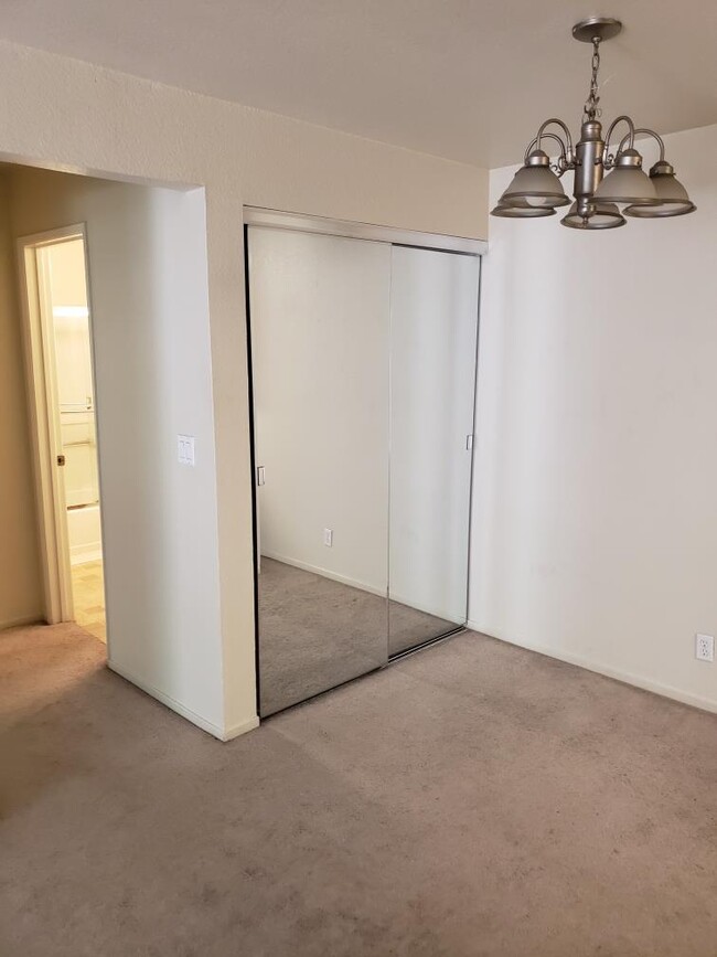 Building Photo - 2658 Somerset Park Cir