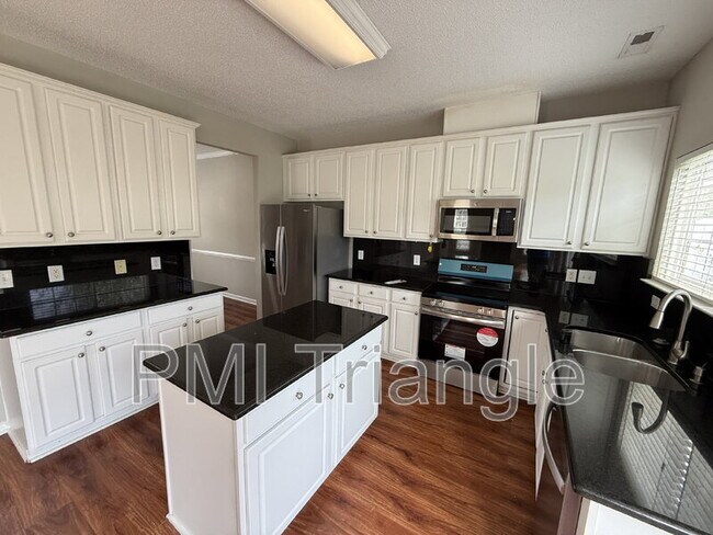 Foto del edificio - 281 Joshua Glen Ln