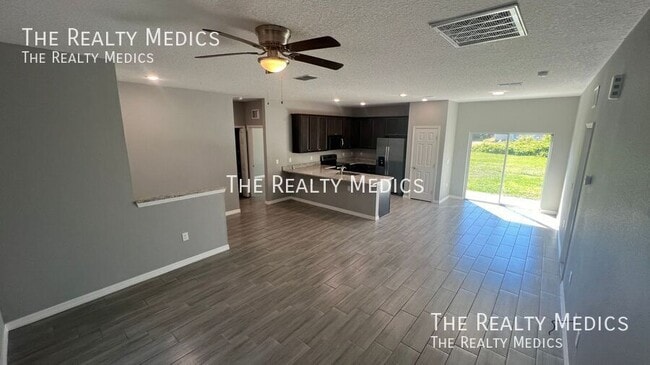 Building Photo - 2640 Dennis Ave SE