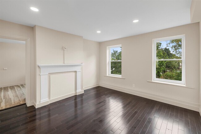 Building Photo - 135 3rd St