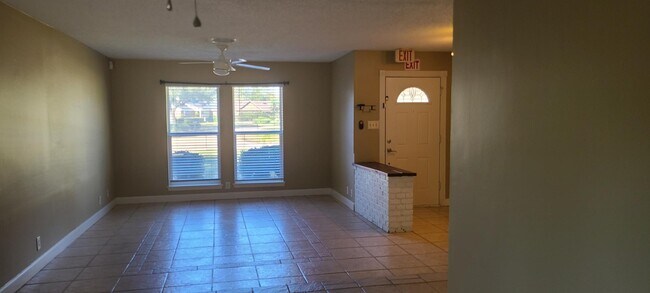 Foto del edificio - 11123 Hazelhurst Dr