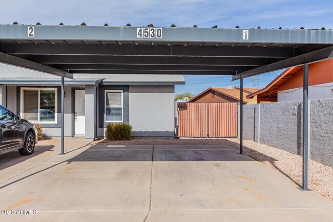 Foto del edificio - 4530 E Camino Cir