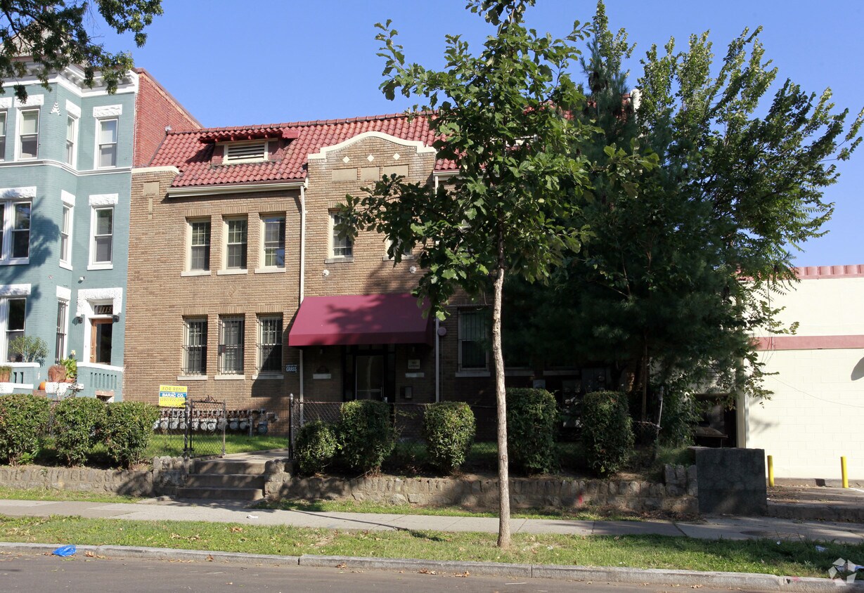 Foto del edificio - 1111 Lamont St NW