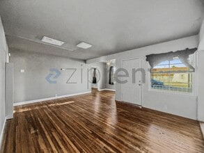 Building Photo - Unit