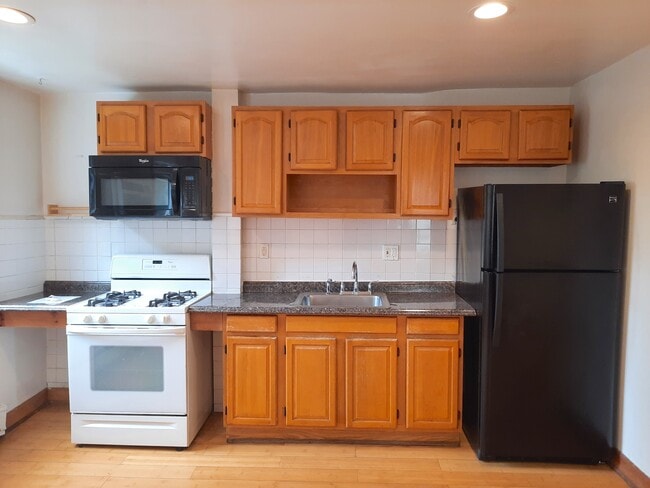 Kitchen appliancea - 316 6th St