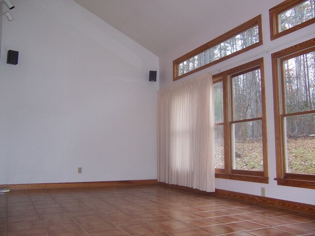 Building Photo - 718 Whitney Ln