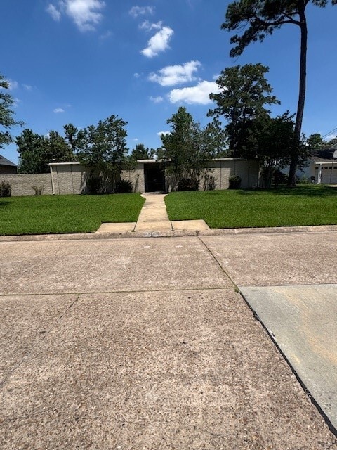 Building Photo - 6006 Bermuda Dunes Dr