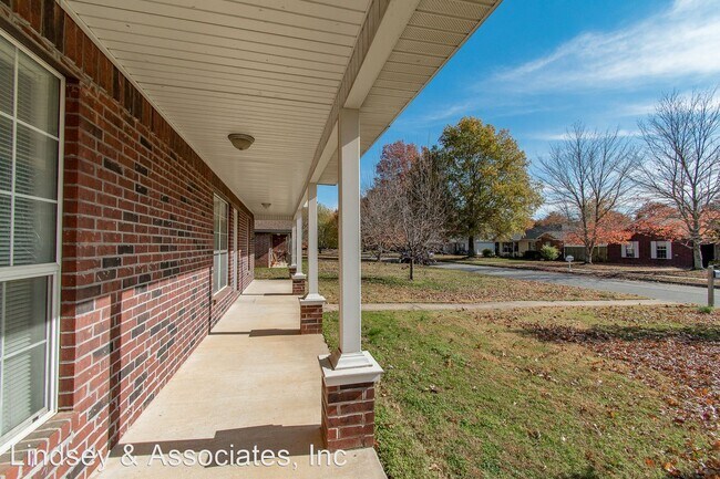 Building Photo - 3 br, 2 bath House - 5738 W Chattel