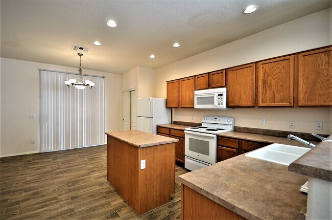 Building Photo - 3660 E Temecula Way