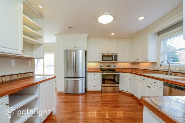 Building Photo - 3443 Scarsborough Dr