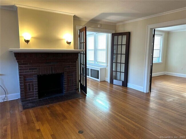 Building Photo - 512 Townsend Ave