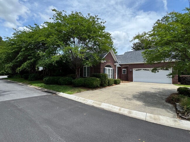 Foto del edificio - 895 W Glouchester Dr