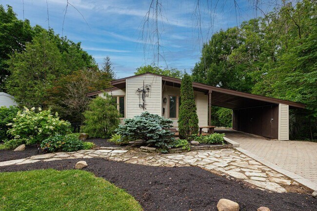 Building Photo - 2349 Eastcleft Dr