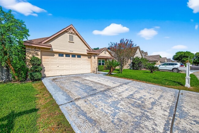 Building Photo - 3258 Meadway Dr