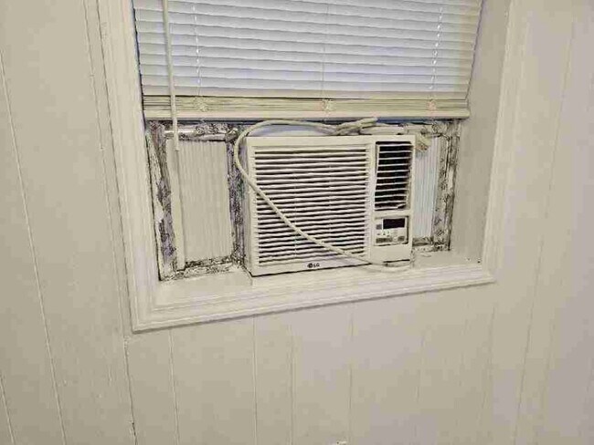 Foto del edificio - 240 Kraft Ave