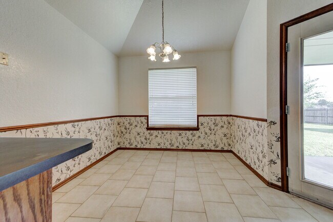 Building Photo - 2809 E Lake Dr