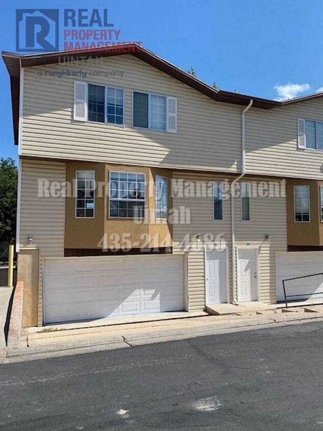 Foto principal - 3 Bedroom, 1.5 Bath Town home.