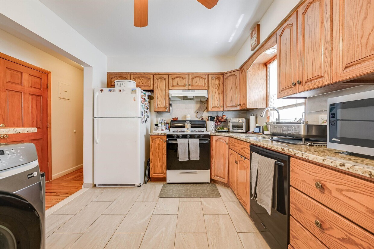 Foto principal - 536 AVENUE C