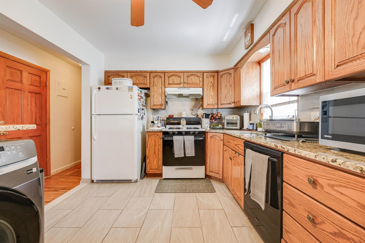 Primary Photo - 536 AVENUE C