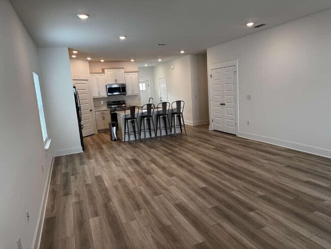 Building Photo - 157 Blooming Cv