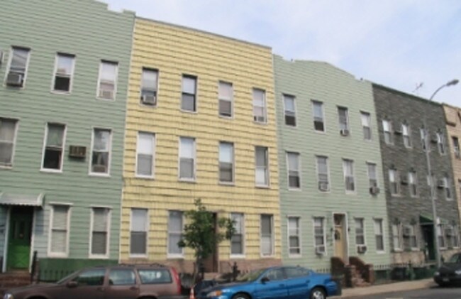 Building Photo - 728 Lorimer St