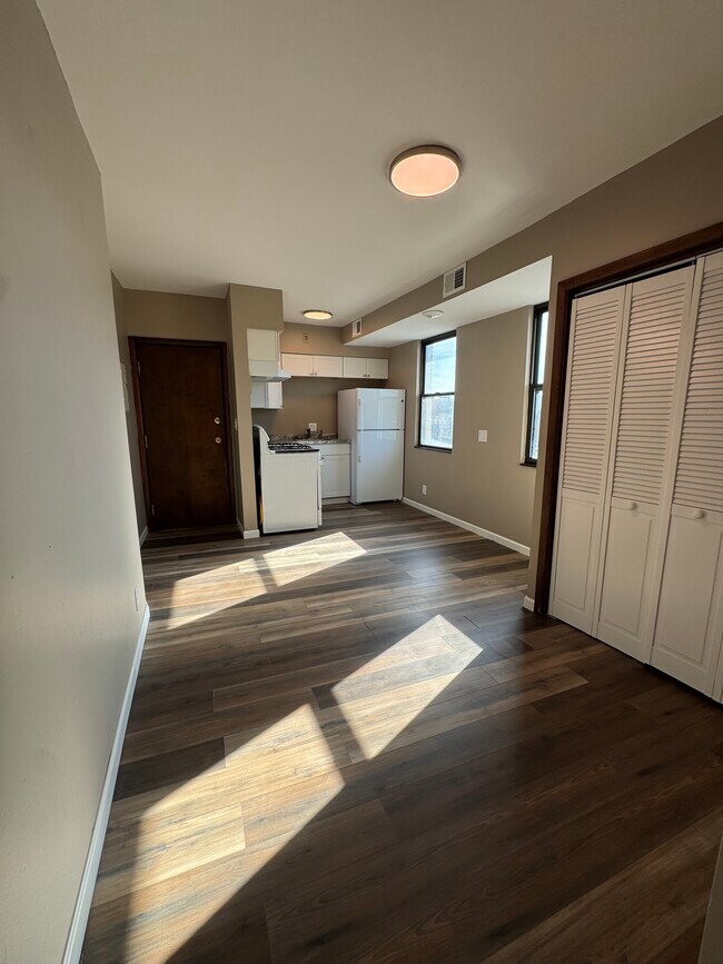 Foto del edificio - 2905 Glenmore Ave