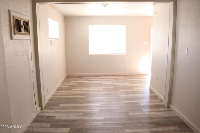 Foto del edificio - 245 N 2nd St