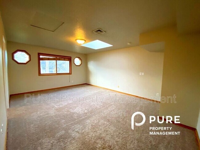 Foto del edificio - 5816 SW Huddleson St