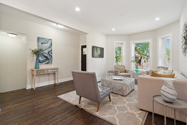 Building Photo - 6826 S Prairie Ave