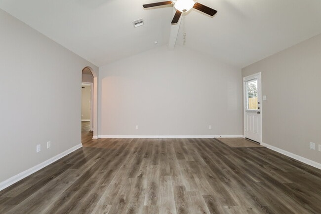 Building Photo - 27049 Leonardo Dr