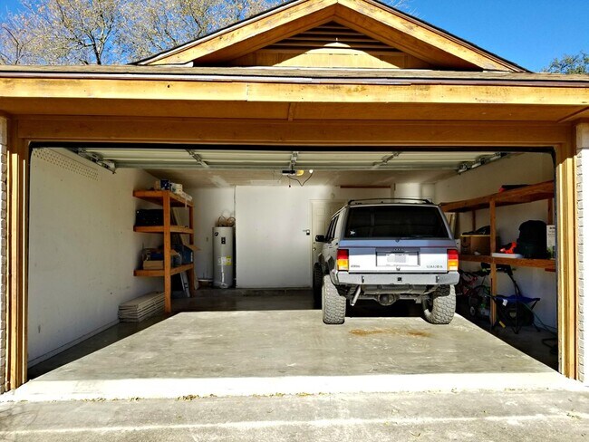 Building Photo - 218 Skyview Dr