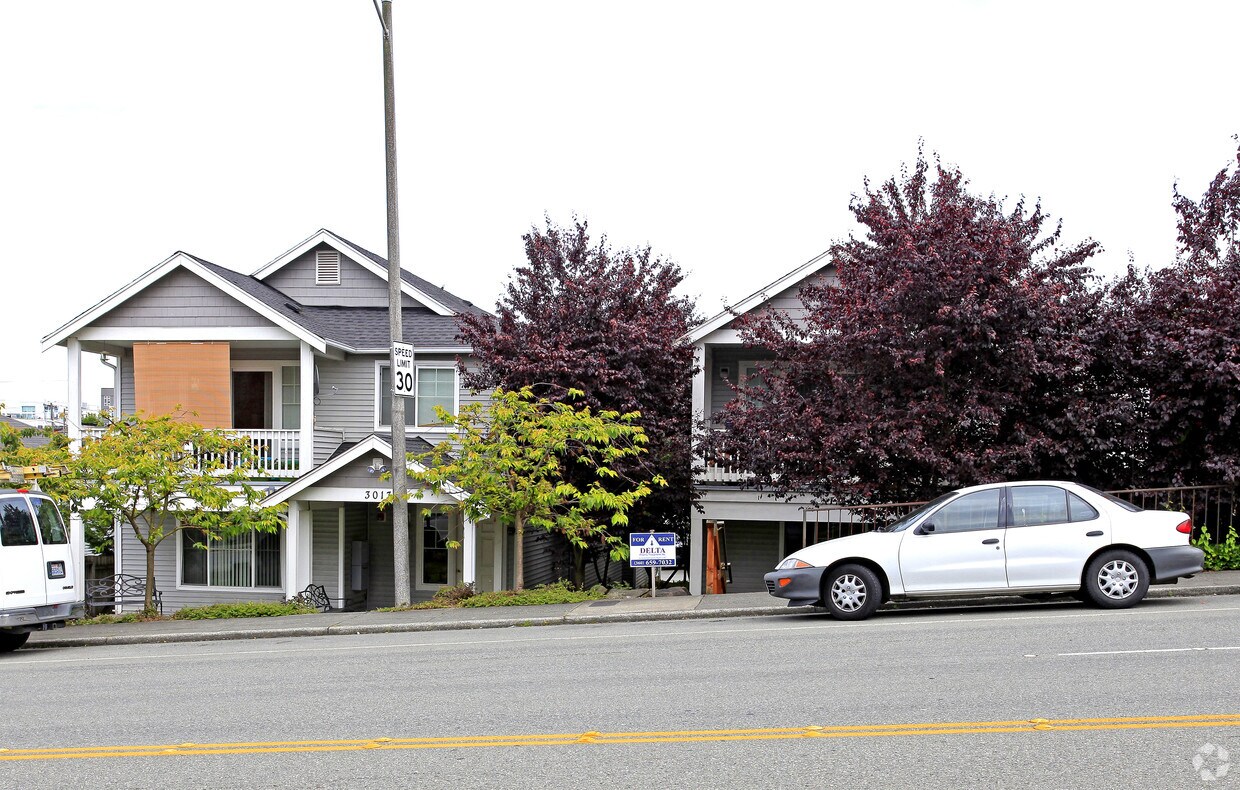 Primary Photo - 3013-3015 W Marine View Dr
