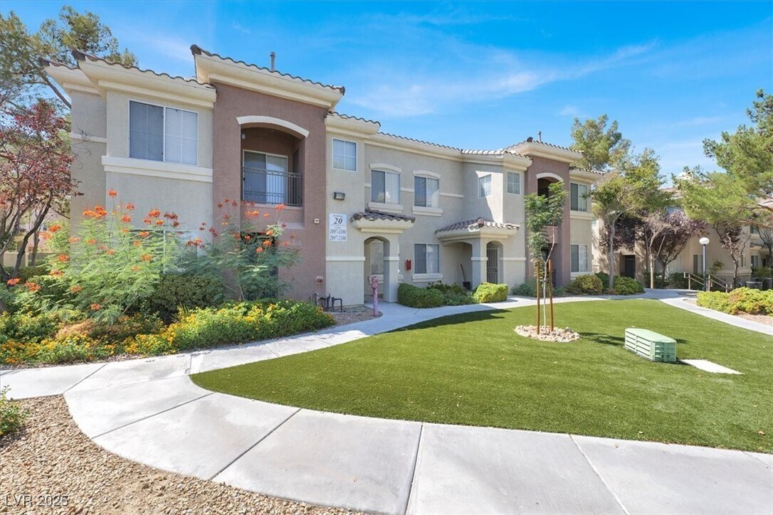 Foto principal - 9050 W Warm Springs Rd