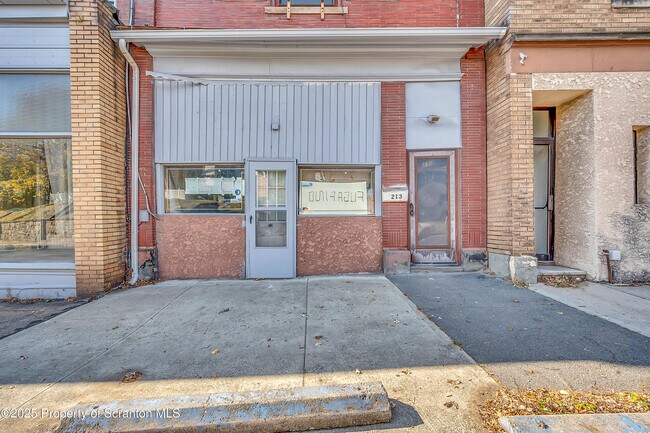 Foto del edificio - 213 W Market St