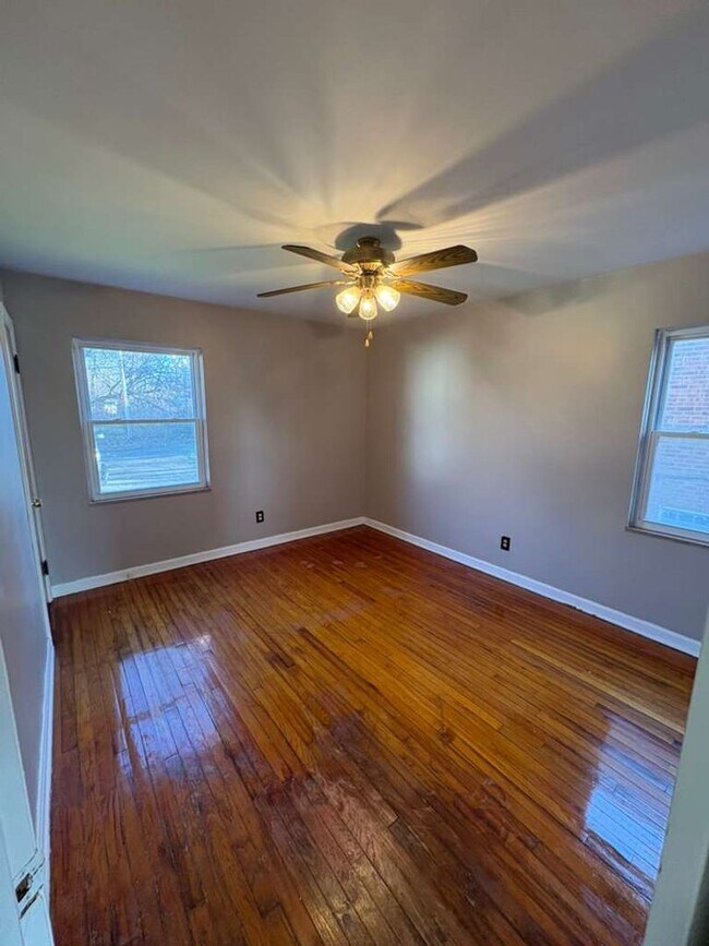 Foto del edificio - Renovated 2-Bedroom Apartment in Cleveland