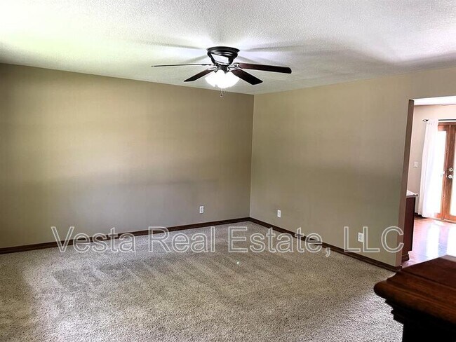 Building Photo - 15 Carraway Ct