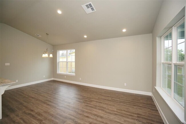 Building Photo - 1202 3rd St
