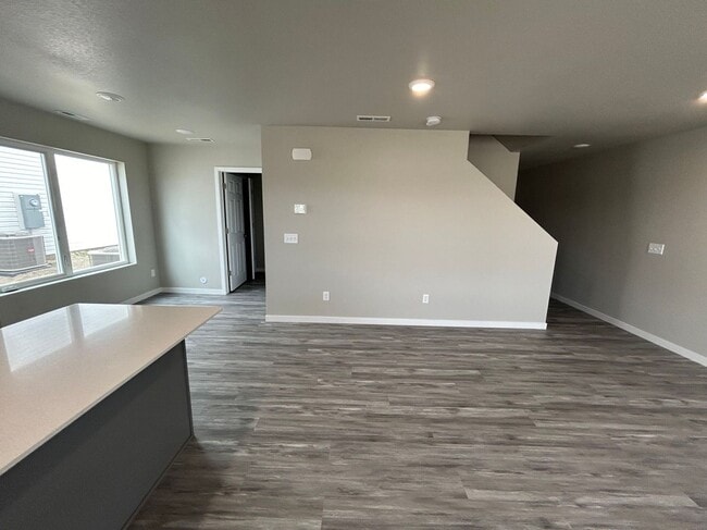 Building Photo - 3828 Scorpio Dr SE
