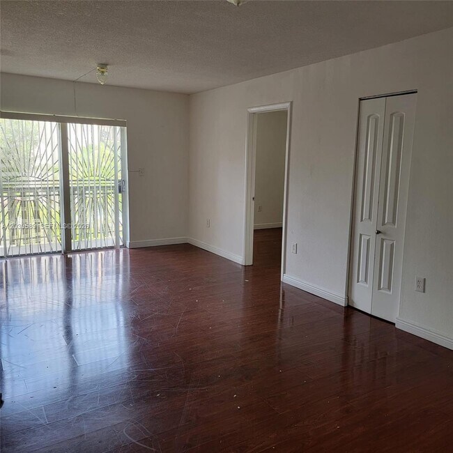 Foto del edificio - 4841 NW 7th St