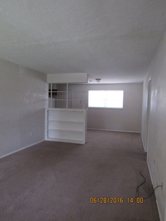 Foto del edificio - MOVE IN SPECIAL: $200 OFF OF THE 1ST FULL MONTH'S RENT! New carpet and freshly painted interiors