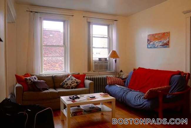 Building Photo - 121 Park Dr