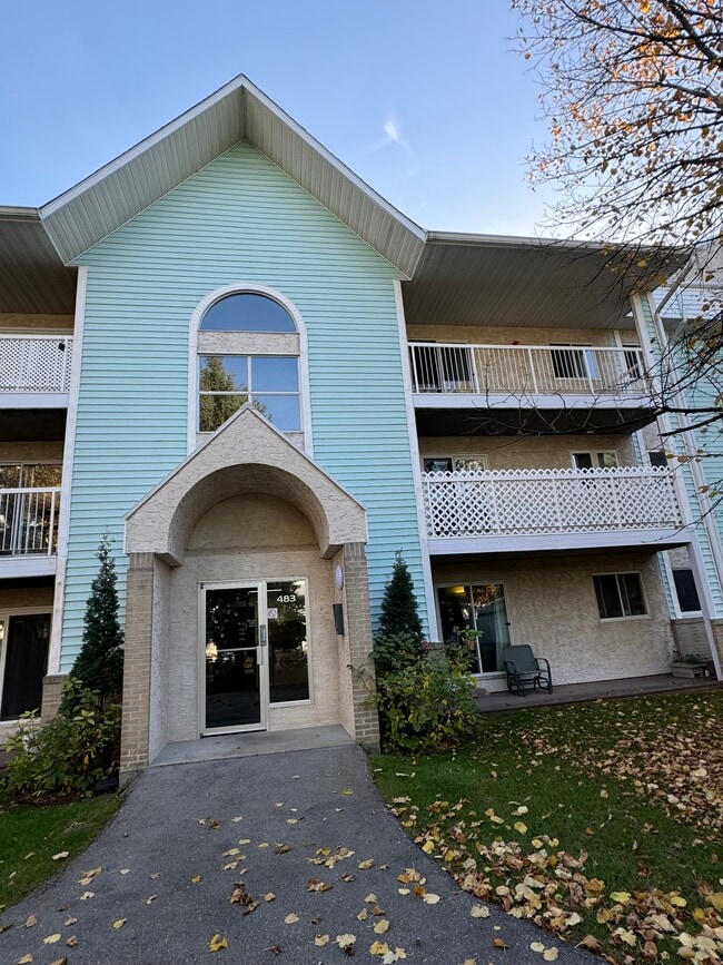 Building Photo - 483 Thompson Dr
