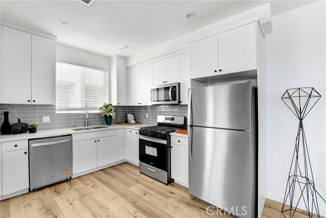 Building Photo - 11954 Vanowen St